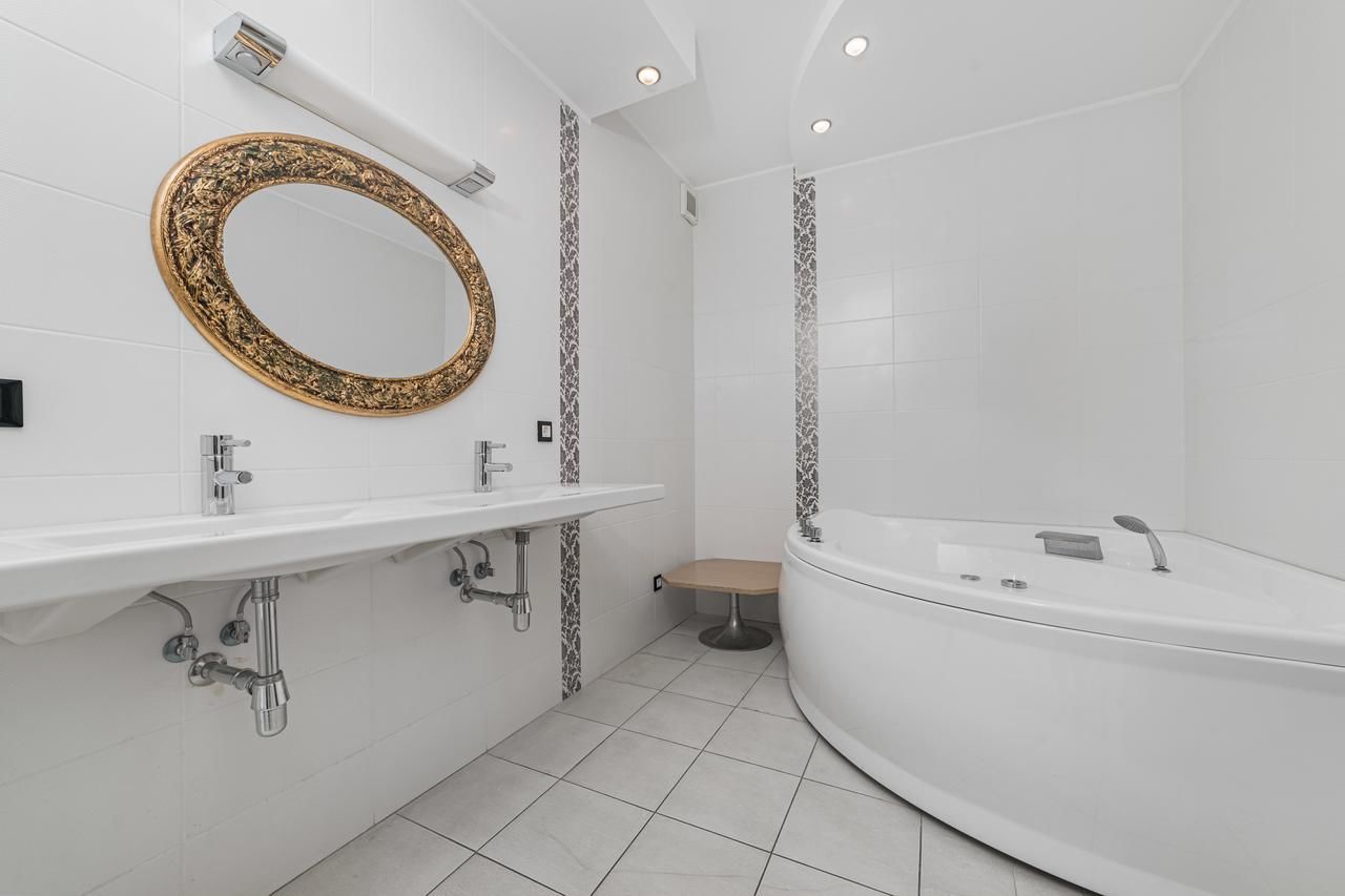 Апартаменты Deribasivska Vip 4-room Apartment Одесса-13