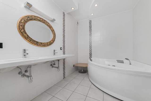 Апартаменты Deribasivska Vip 4-room Apartment Одесса-12