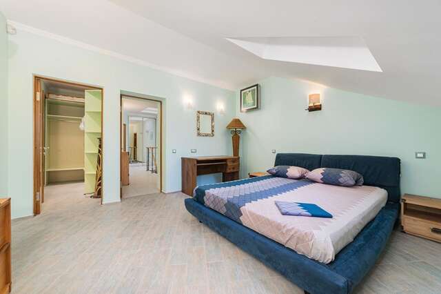 Апартаменты Deribasivska Vip 4-room Apartment Одесса-14