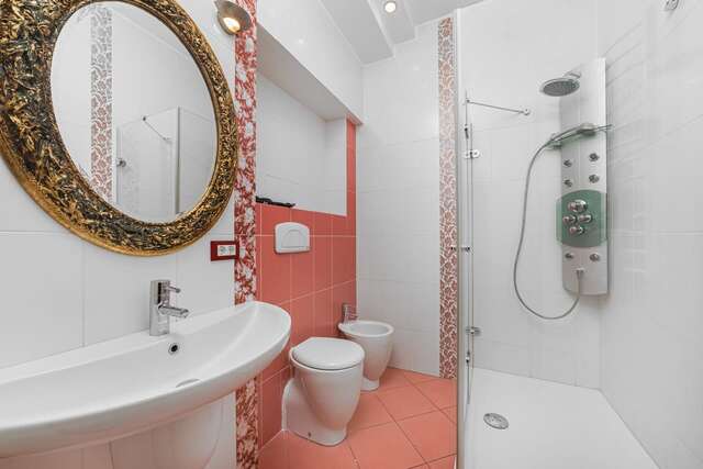 Апартаменты Deribasivska Vip 4-room Apartment Одесса-6