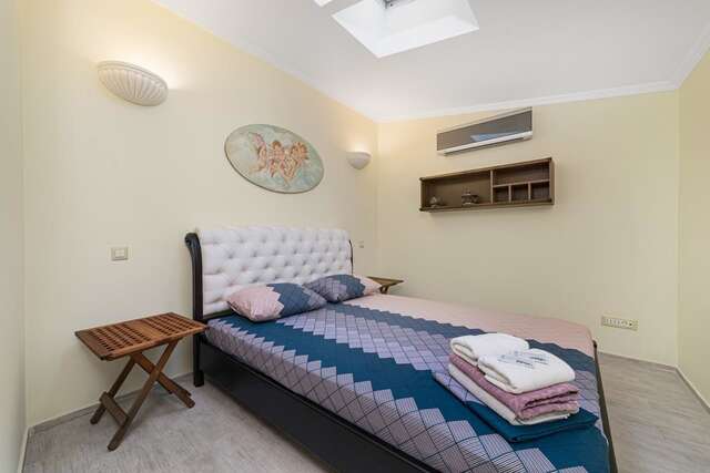 Апартаменты Deribasivska Vip 4-room Apartment Одесса-11